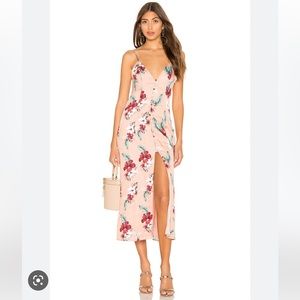 Wyatt Midi Dress in Pink Tropical
MAJORELLE
Color:Pink Tropical revolve